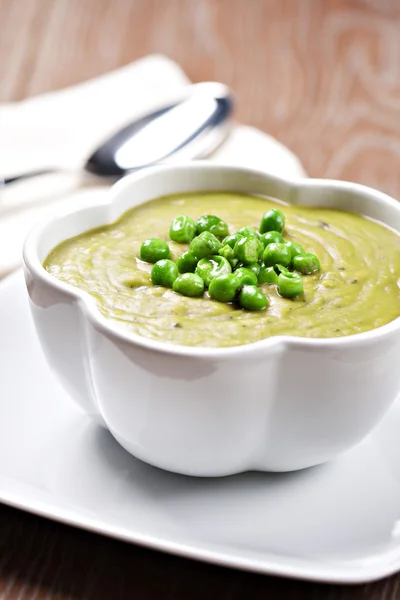 クリーミーなエンドウ豆のスープ — ストック写真