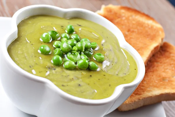 Sopa de ervilha cremosa — Fotografia de Stock