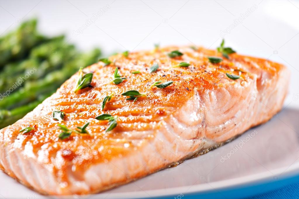 Fillet of salmon with asparagus