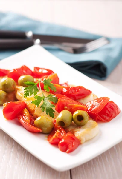 Filet z halibuta z pomidorami — Zdjęcie stockowe
