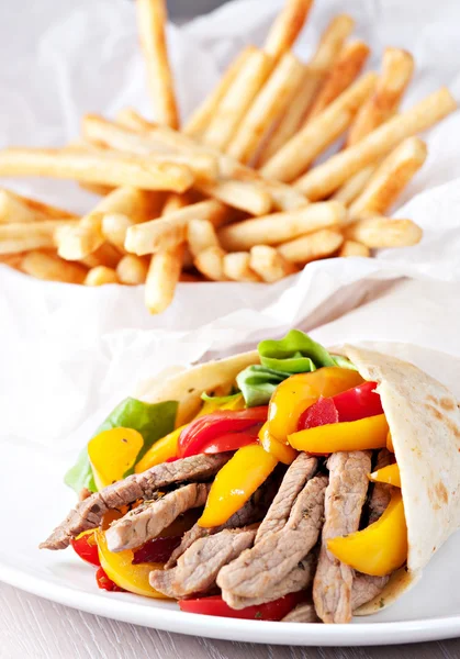 Fajitas with fries — Stock Photo, Image