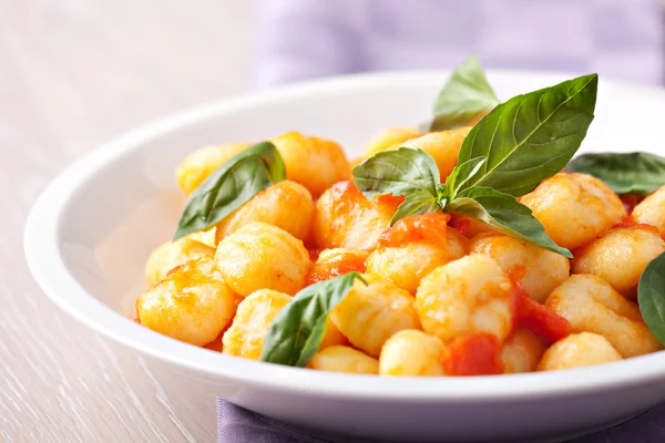 Gnocchi met tomaat mozzarella — Stockfoto