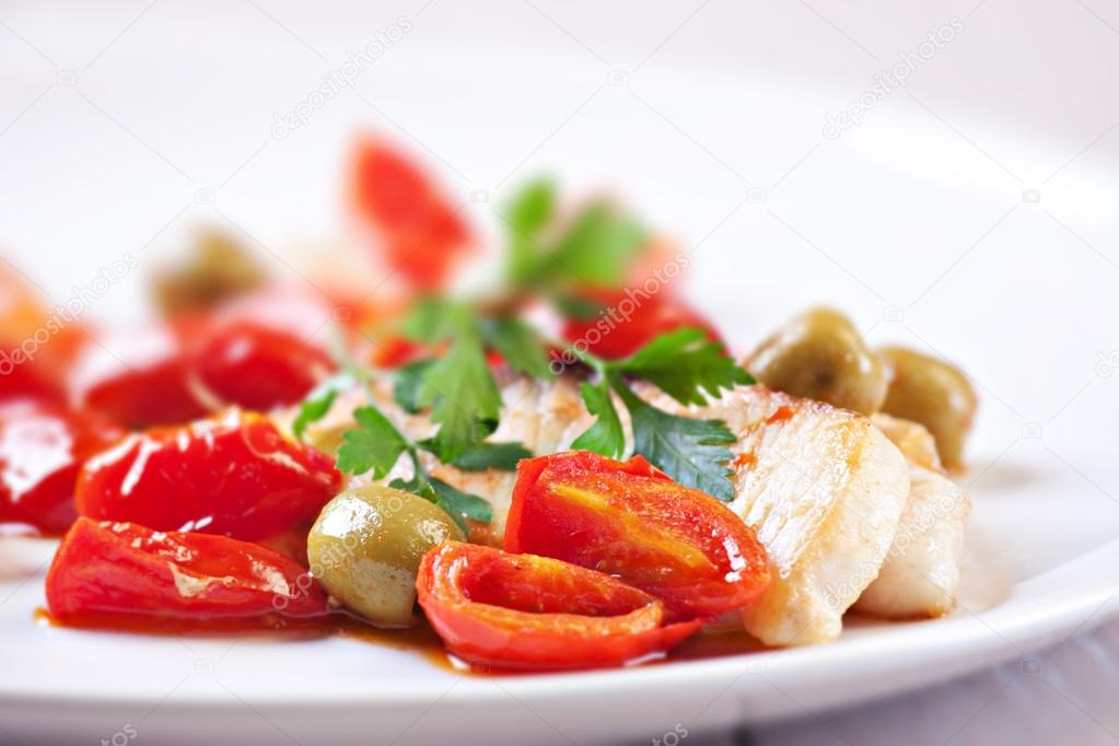 Fillet of halibut with tomatoes