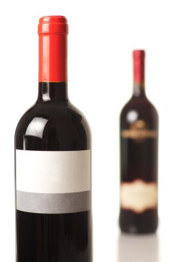 iki şişe kırmızı şarap