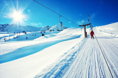 Kişi üzerinde bir teleferik