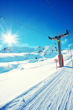 Dağlarda kayak kaldırma