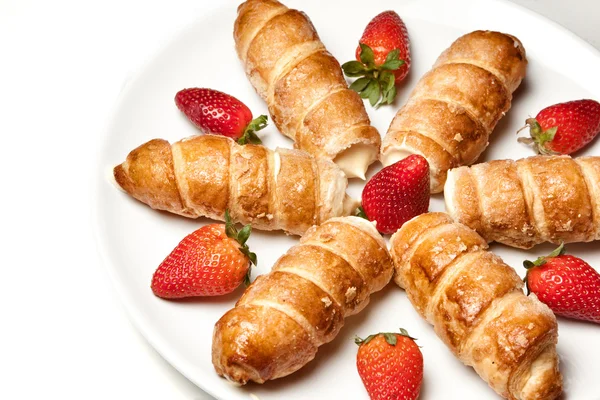 Strawberries and puff pastry rolls — Stock Photo, Image