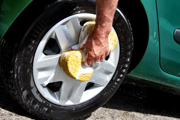 Man tvätta bilen — Stockfoto