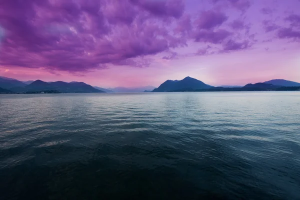 日没でマッジョーレ湖 — ストック写真