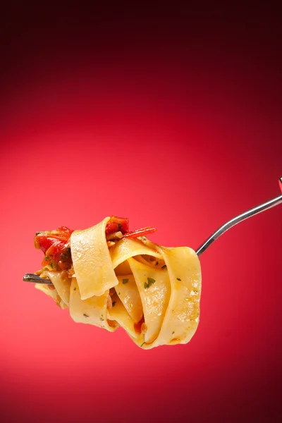 Tagliatelle with clams on fork — Stock Photo, Image