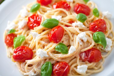 Kiraz domatesli spagetti