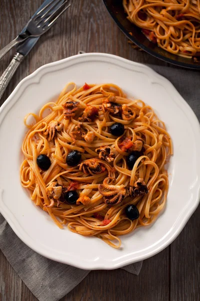Pasta with octopus and olives — Stock Photo, Image