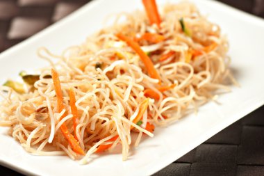 Çin Pirinç Noodle sebzeli