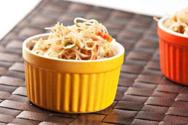 Çin Pirinç Noodle sebzeli