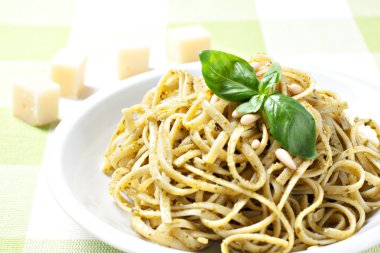 Pesto soslu spagetti.