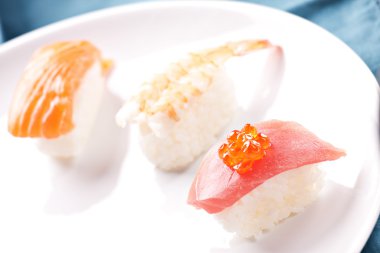 Plaka üzerinde taze Sushi