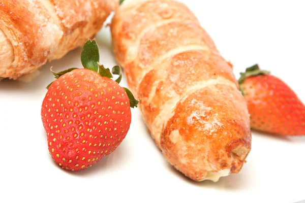 Strawberry and puff pastry rolls — Stock Photo, Image