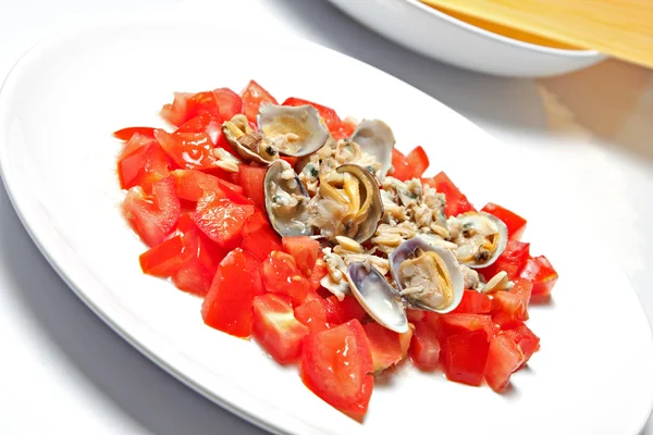 Salsa con pomodori freschi e vongole — Foto Stock