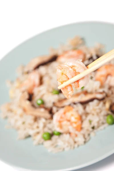 Arroz chinês com camarão e cogumelos — Fotografia de Stock