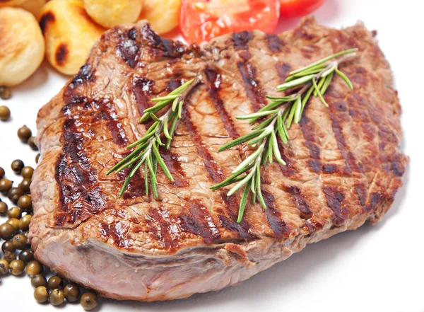 Bife com batatas e tomates — Fotografia de Stock