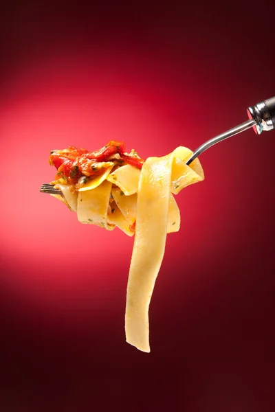 Tagliatelle con vongole su forchetta — Foto Stock