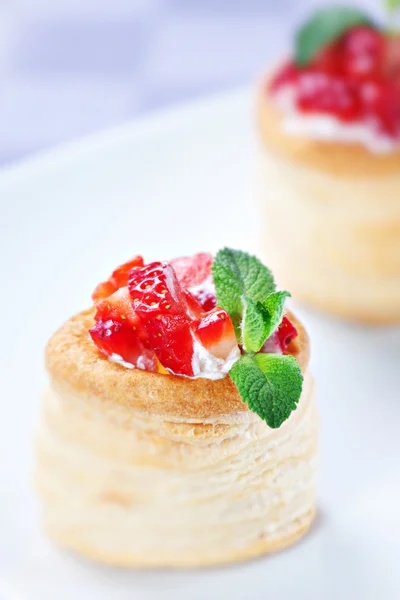 Tarta de fresa con crema fresca —  Fotos de Stock