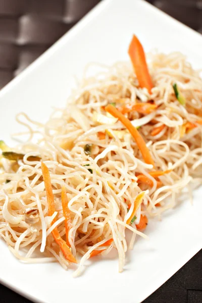 Chinese rice noodles with vegetables — Stock Photo, Image