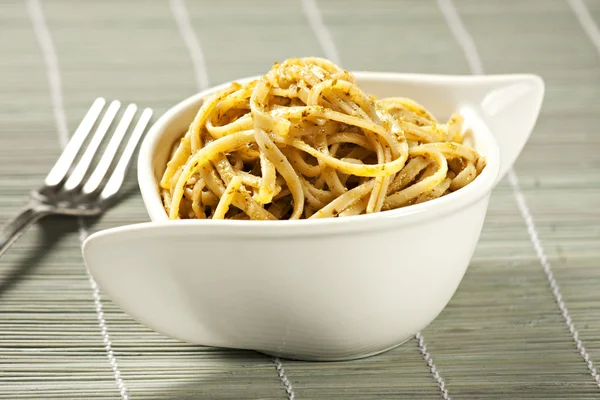 Spaghetti med pestosås — Stockfoto