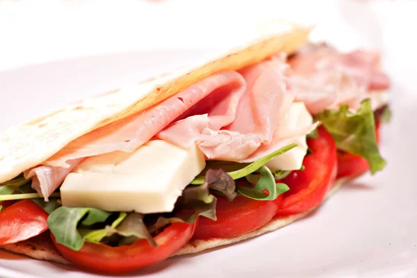 Traditionell italiensk piadina — Stockfoto