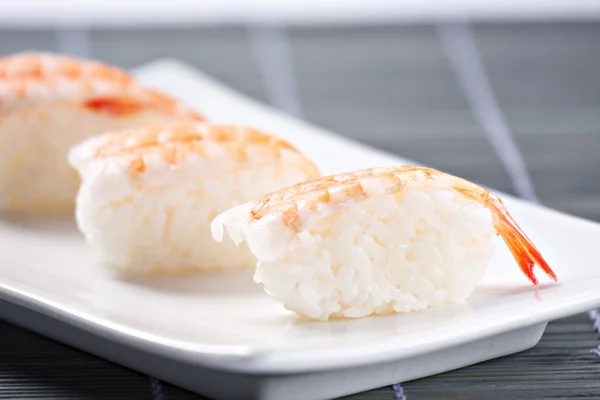 Sushi fresco en el plato —  Fotos de Stock