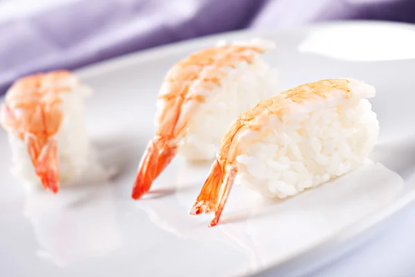 Sushi fresco sul piatto — Foto Stock