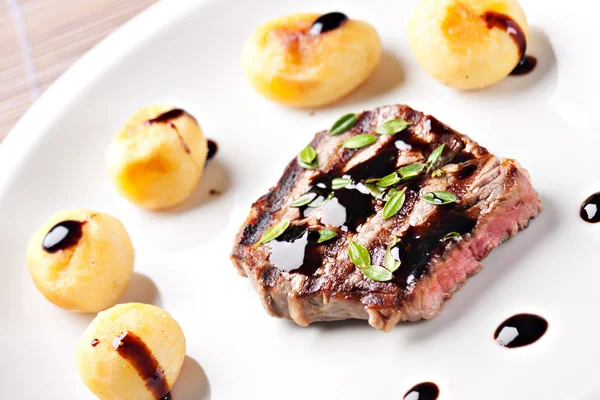 Filet pur met aardappels — Stockfoto