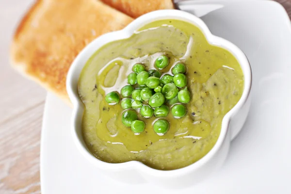 Pea soup in bowl — Stock Photo, Image