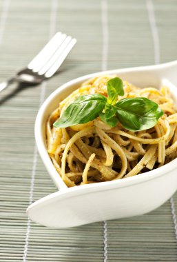Pesto soslu spagetti.