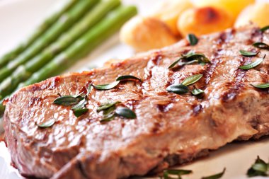 Kuşkonmaz ve potateos biftek