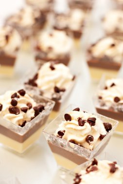 Çikolatalı ve vanilyalı kek