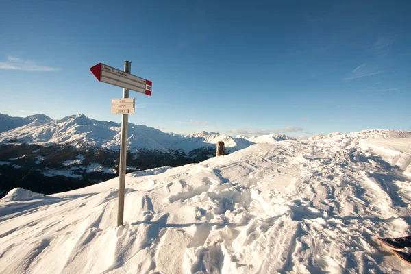 Sign on the snow-capped Italian Alps — Stock Photo, Image