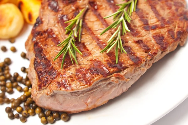 Steak with potatoes on plate — Stock Photo, Image