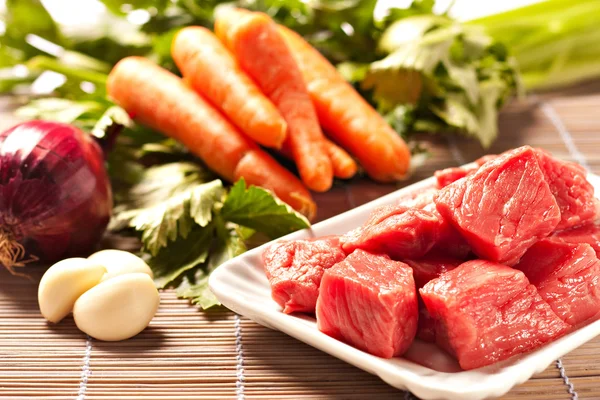 Ingredientes crudos para estofado de carne — Foto de Stock