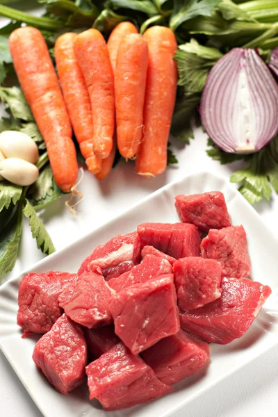 Ingredientes crus para guisado de carne — Fotografia de Stock