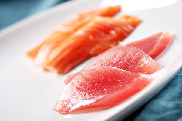 Färsk Sushi på tallrik — Stockfoto