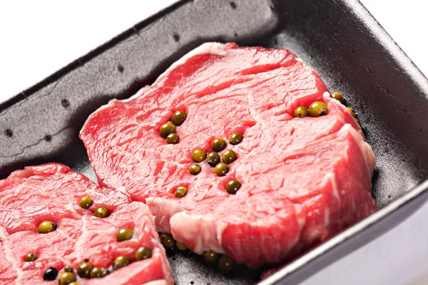 Fresh fillet of beef with green pepper — Stock Photo, Image