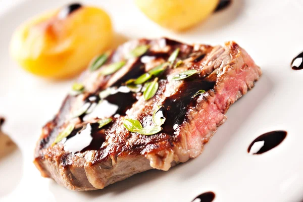 Fillet of beef with potateos — Stock Photo, Image