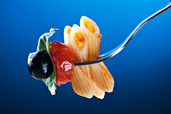 Pasta, tomato, basil and olive — Stock Photo, Image