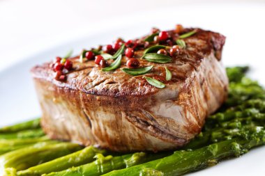 Sığır filetosu pembe biber ile