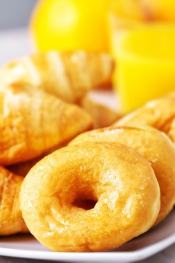 Çeşitli hamur işleri ve suyu