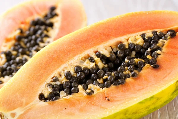 Mezze papaya fresche — Foto Stock