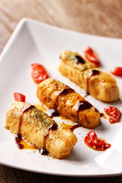 Bacalhau assado com molho de tomate — Fotografia de Stock