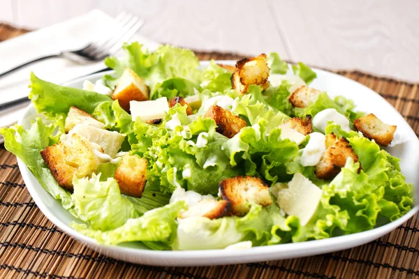 Sezar salatası