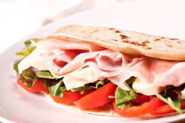 Geleneksel İtalyan piadina